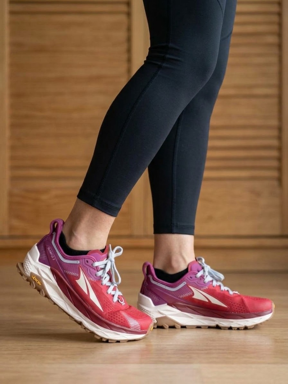 Altra Olympus 5 Trail Running Mujer Talla 40 US 8.5 Vibram Megagrip Raspberry